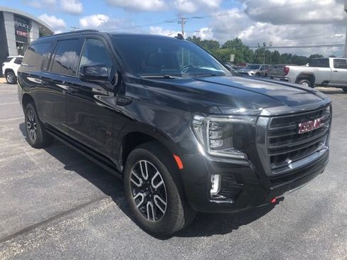 Used 2023 GMC Yukon XL AT4 w/ Technology Package AWD/4WD image 5