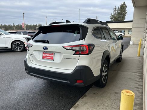Used 2025 Subaru Outback Premium image 4