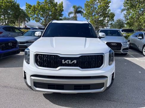 Used 2023 Kia Telluride EX w/ EX Captain's Chair Package FWD image 2