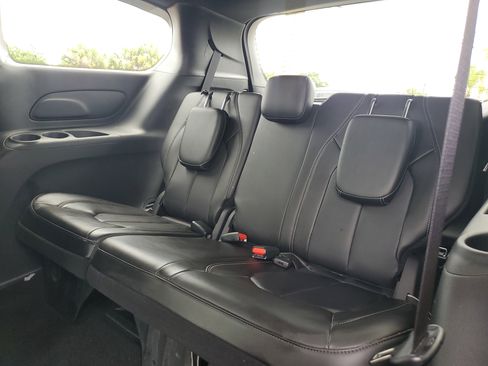 Used 2025 Chrysler Pacifica Select FWD image 10