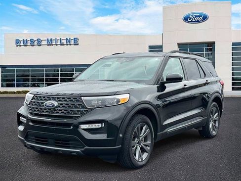 Used 2023 Ford Explorer XLT w/ Equipment Group 202A image 6