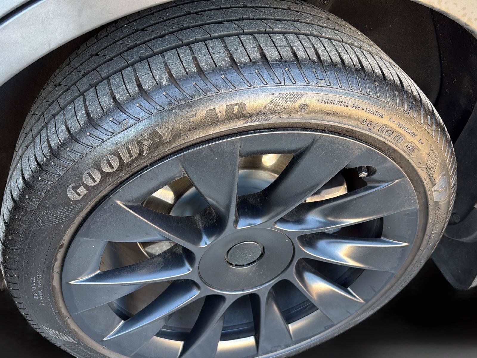 Used 2023 Tesla Model Y Long Range AWD/4WD image 11
