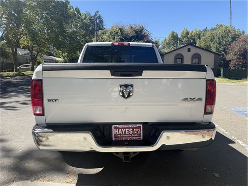 Used 2020 RAM 1500 Classic SLT w/ Luxury Group AWD/4WD image 4