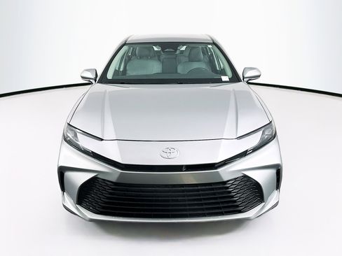 Used 2025 Toyota Camry LE image 2