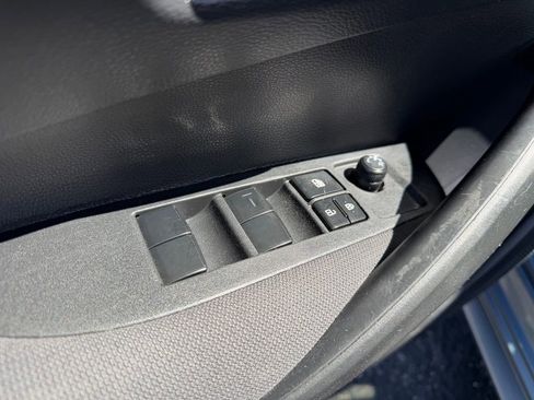 Used 2020 Toyota Corolla LE FWD image 19