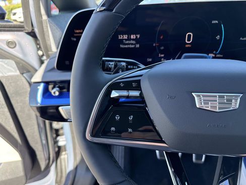 New 2026 Cadillac Optiq Luxury 1 image 31