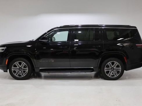 Used 2025 Jeep Wagoneer 4WD w/ Premium Group I image 4