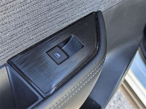 Used 2023 Nissan Rogue SV image 25