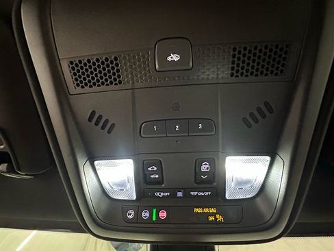 Certified 2025 Cadillac XT5 Sportv AWD/4WD image 33