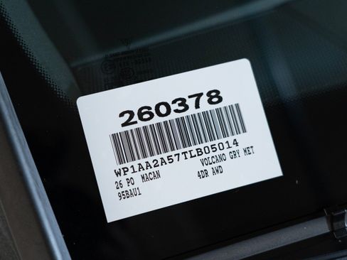 Certified 2026 Porsche Macan AWD/4WD image 31