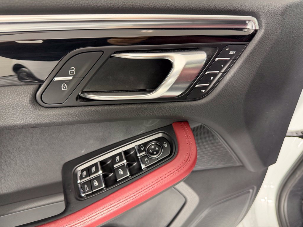 Used 2023 Porsche Macan AWD/4WD image 18