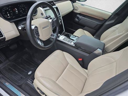 Used 2018 Land Rover Discovery HSE AWD/4WD image 16