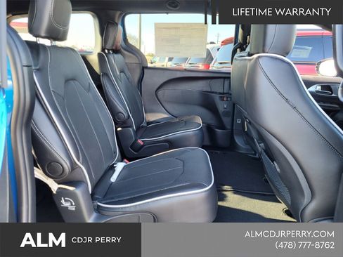 New 2026 Chrysler Pacifica Limited w/ S Appearance Package FWD image 16