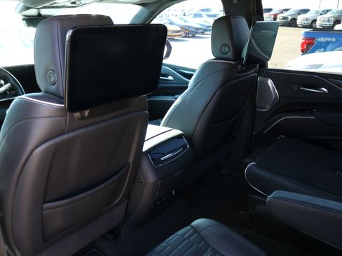 Used 2024 Cadillac Escalade ESV V w/ Heavy-Duty Trailer Package image 10