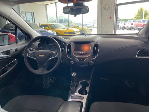 Used 2017 Chevrolet Cruze LT w/ Convenience Package image 26