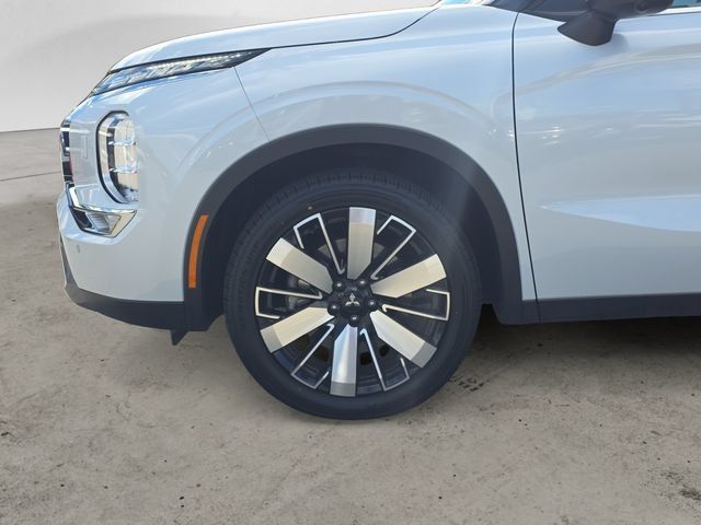 Used 2025 Mitsubishi Outlander SE AWD/4WD image 14