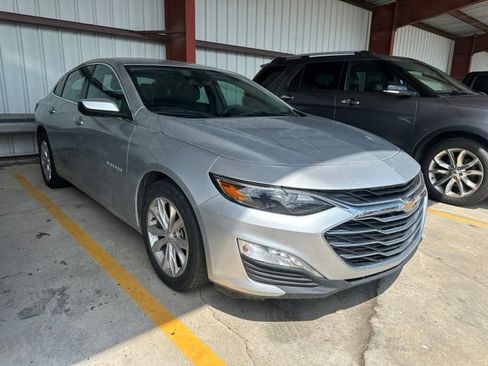 Used 2019 Chevrolet Malibu LT FWD image 2