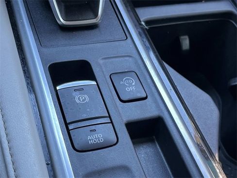 Used 2023 Nissan Pathfinder SL image 32