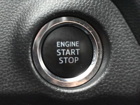Used 2025 Toyota RAV4 XLE AWD/4WD image 29