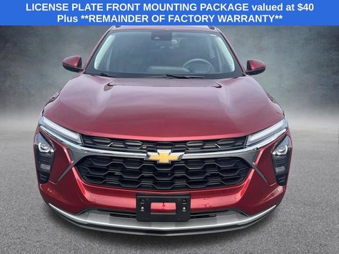 Used 2025 Chevrolet Trax LT FWD image 3
