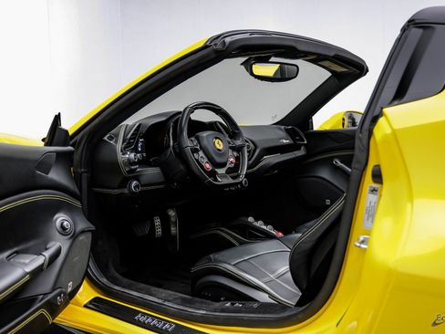 Used 2017 Ferrari 488 Spider image 50