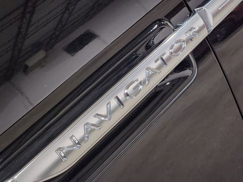 Used 2018 Lincoln Navigator Select w/ Technology Package image 26