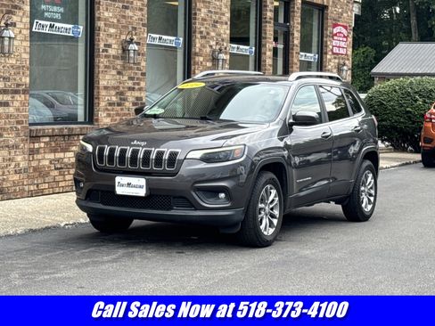 Used 2019 Jeep Cherokee Latitude Plus w/ Cold Weather Group AWD/4WD image 1