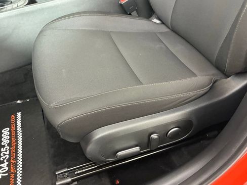 Used 2025 Hyundai Kona SEL image 12