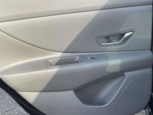 Certified 2025 Hyundai Elantra SEL image 9