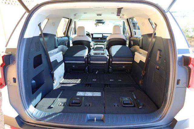 Used 2025 Kia Carnival EX FWD image 9
