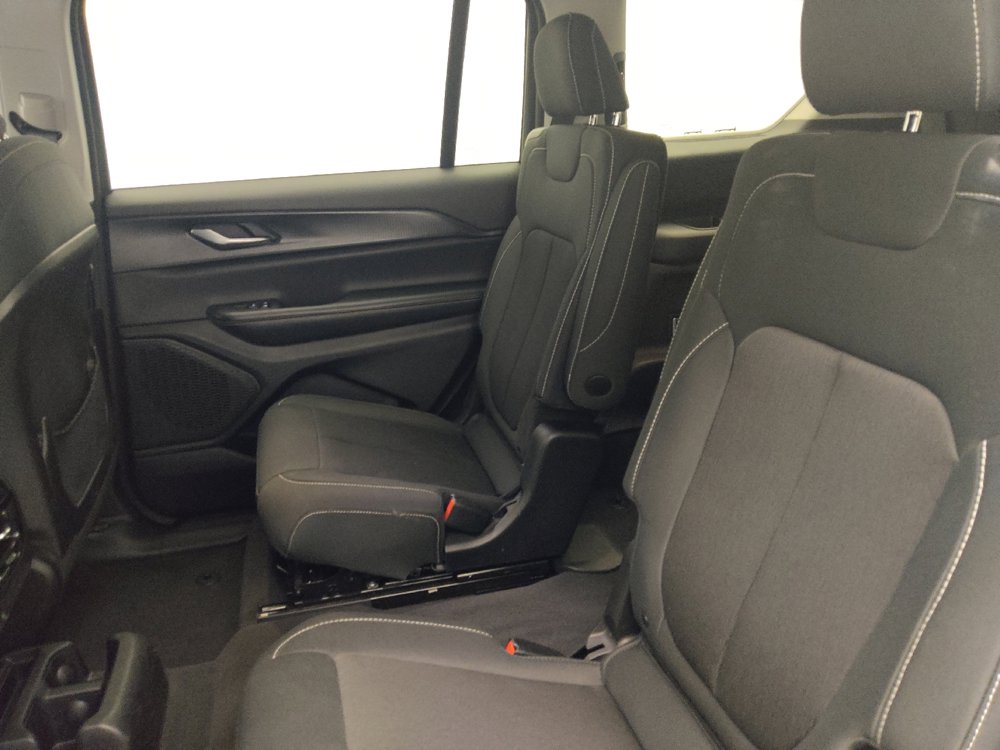Used 2023 Jeep Grand Cherokee L Laredo RWD image 18
