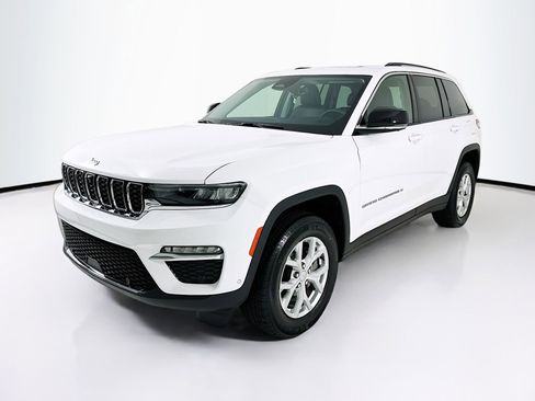 Used 2024 Jeep Grand Cherokee Limited w/ Luxury Tech Group II AWD/4WD image 3