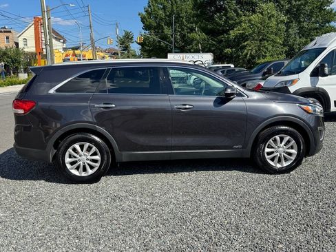 Used 2018 Kia Sorento AWD image 4