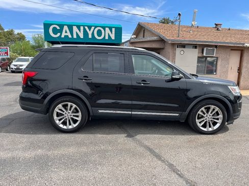Used 2018 Ford Explorer XLT w/ Equipment Group 202A FWD image 2