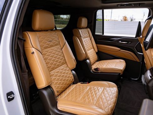 Used 2021 Cadillac Escalade ESV Sport w/ Driver Assist Tech Package image 29