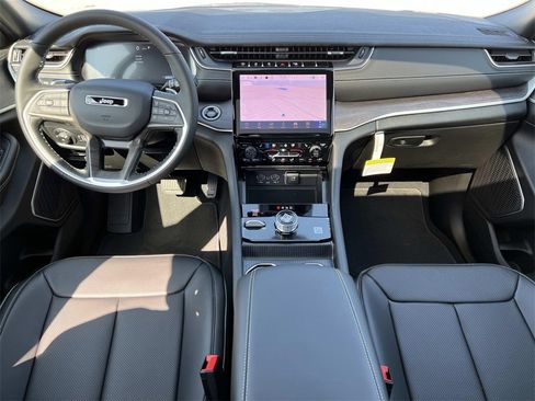 New 2025 Jeep Grand Cherokee Limited image 10