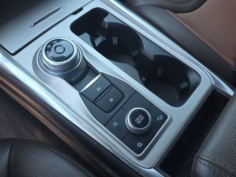 Used 2023 Ford Explorer King Ranch w/ Technology Package AWD/4WD image 18