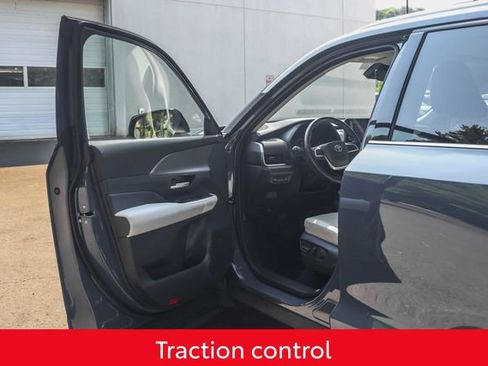 Used 2024 Toyota Grand Highlander AWD image 27