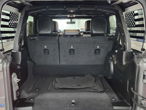 Used 2022 Jeep Wrangler Unlimited Sahara w/ Cold Weather Group AWD/4WD image 23