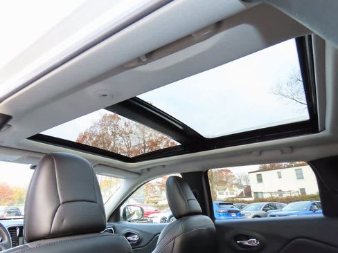 Used 2021 Jeep Cherokee Limited image 18