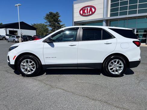 Used 2023 Chevrolet Equinox LS w/ LS Convenience Package FWD image 2