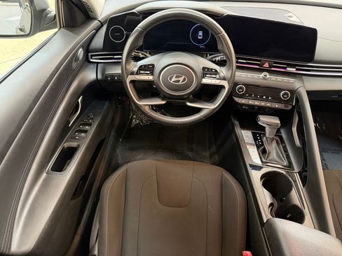 Used 2025 Hyundai Elantra SEL FWD image 26