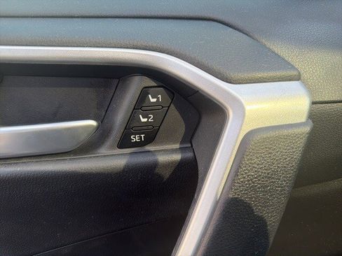 Used 2023 Toyota RAV4 XLE Premium image 8