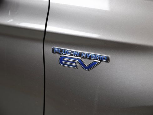 Used 2018 Mitsubishi Outlander SEL image 6