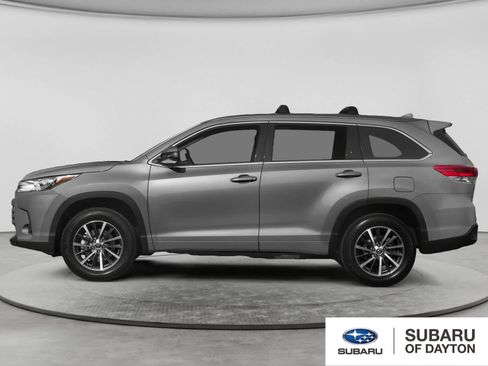 Used 2017 Toyota Highlander XLE AWD/4WD image 3