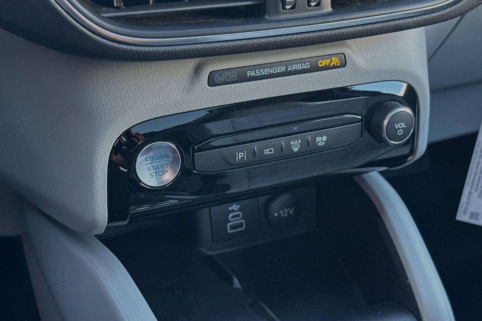 New 2024 Ford Escape SE w/ PHEV Premium Package FWD image 18