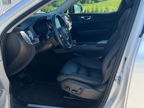 Used 2023 Volvo XC60 B5 Plus w/ Climate Package FWD image 6