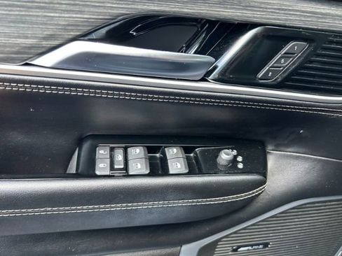 Used 2024 Jeep Wagoneer L Series II image 18