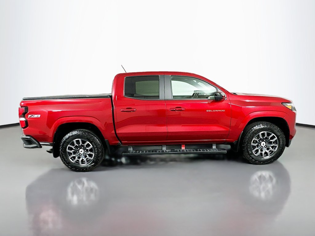 Used 2025 Chevrolet Colorado Z71 w/ Technology Package AWD/4WD image 4