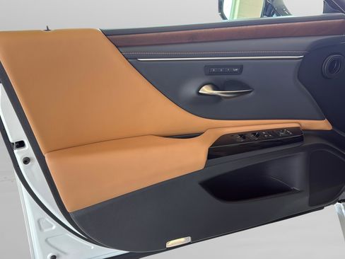 Used 2025 Lexus ES 350 w/ Premium Package FWD image 12